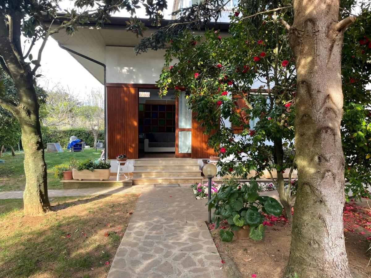 Appartamento In Villa Con Giardino Vicino Al Mare Bella Farnia Eksteriør bilde